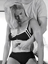 Zur Befunderhebung und Behandlung wendet der Osteopath ein breitgefächertes Spektrum sehr differenzierter manueller Techniken an.